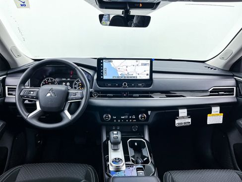 New 2025 Mitsubishi Outlander ES image 20
