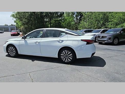 Used 2025 Nissan Altima 2.5 SV image 29