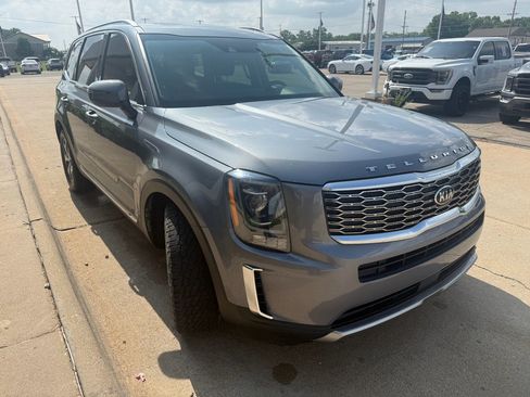 Used 2020 Kia Telluride EX w/ Towing Package AWD/4WD image 3