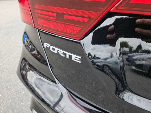 Used 2024 Kia Forte GT-Line w/ GT-Line Premium Package FWD image 11