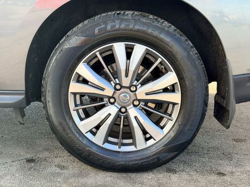 Used 2018 Nissan Pathfinder S image 29