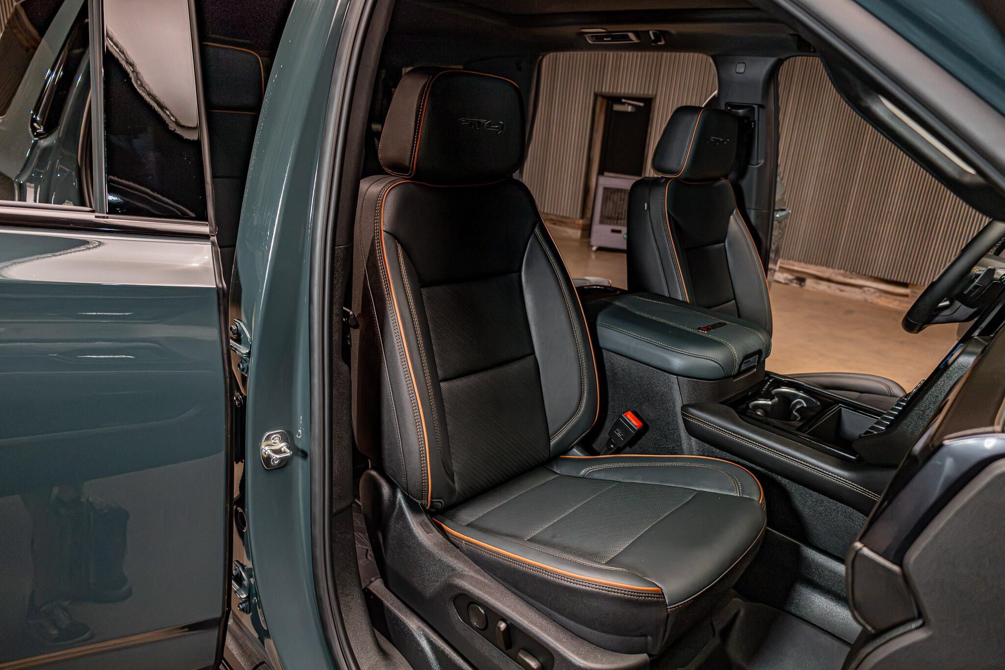 Used 2026 GMC Yukon AT4 w/ LPO, Floor Liner Package AWD/4WD image 29