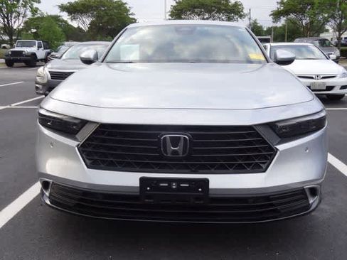 Used 2025 Honda Accord Touring image 2