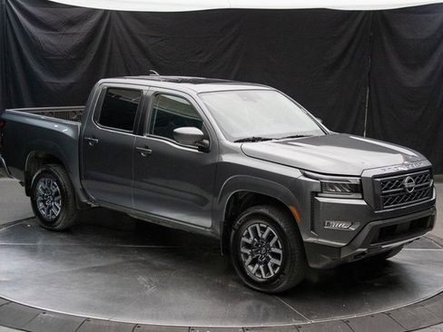 Used 2024 Nissan Frontier SL w/ Technology Package image 2