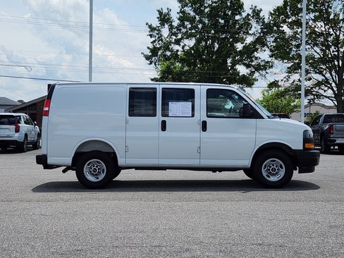Used 2025 GMC Savana 2500 w/ Driver Convenience Package image 8