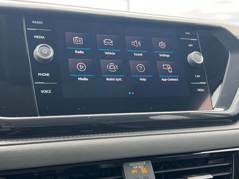 Used 2022 Volkswagen Taos SEL w/ Panoramic Sunroof Package image 23