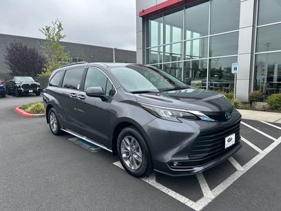 New 2025 Toyota Sienna XLE