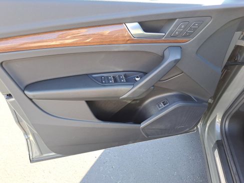 Used 2023 Audi Q5 2.0T Premium image 16