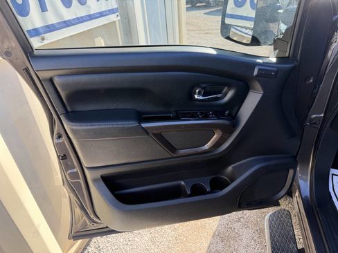 Used 2016 Nissan Titan SL image 9