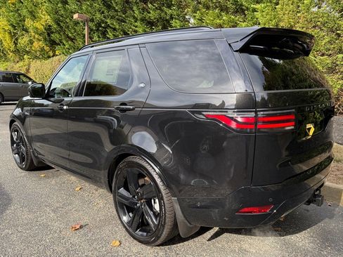 New 2025 Land Rover Discovery Dynamic SE image 2