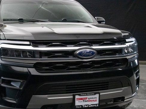Used 2022 Ford Expedition Limited image 3