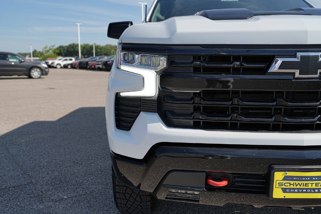 Used 2025 Chevrolet Silverado 1500 LT Trail Boss w/ Convenience Package II AWD/4WD image 4