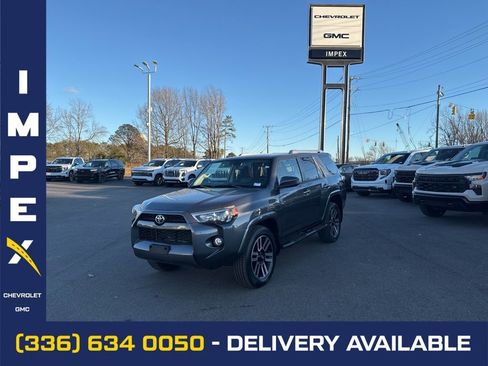 Used 2017 Toyota 4Runner SR5 image 1