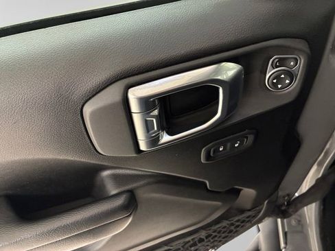 Used 2022 Jeep Wrangler Sport AWD/4WD image 13