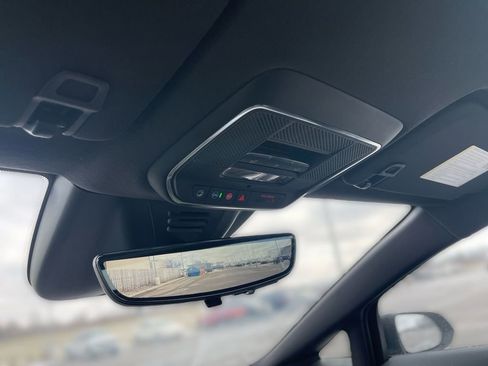 Used 2025 Chevrolet Equinox EV RS w/ Convenience Package II image 29