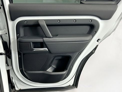 Used 2025 Land Rover Defender 110 S image 26