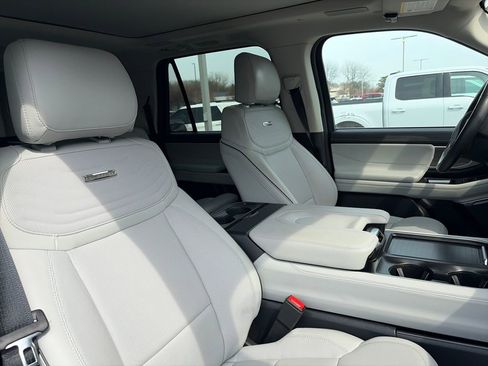 Used 2025 Ford Expedition Max Platinum w/ Platinum Ultimate Package AWD/4WD image 10