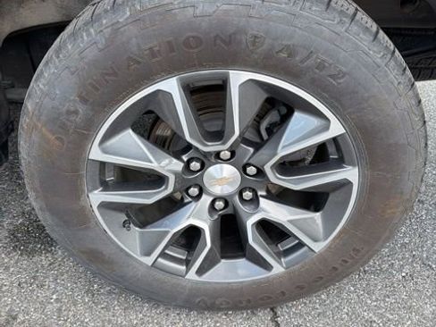 Used 2024 Chevrolet Silverado 1500 LT AWD/4WD image 7