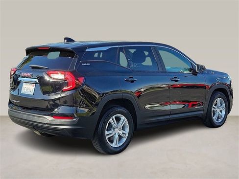 Used 2022 GMC Terrain SLE image 3