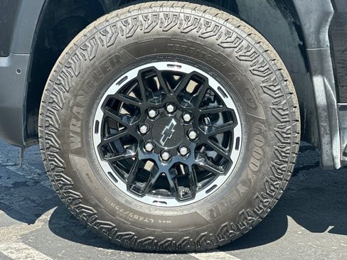 Used 2026 Chevrolet Silverado EV Trail Boss AWD/4WD image 42