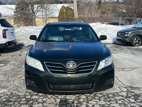 Used 2010 Toyota Camry XLE image 2