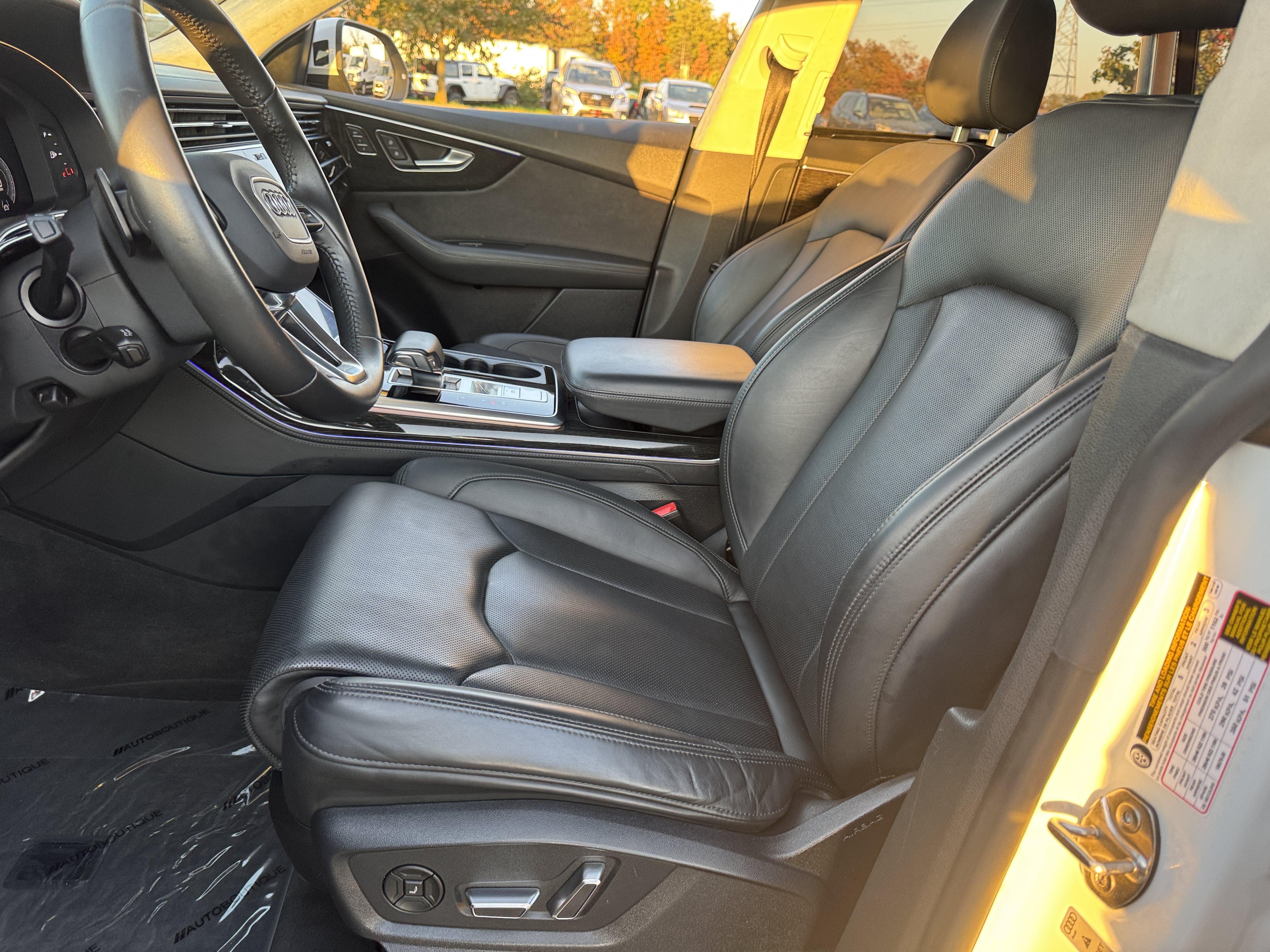 Used 2019 Audi Q8 Prestige w/ Luxury Package AWD/4WD image 6
