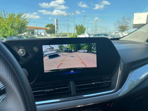Used 2025 Chevrolet Trax LT FWD image 24