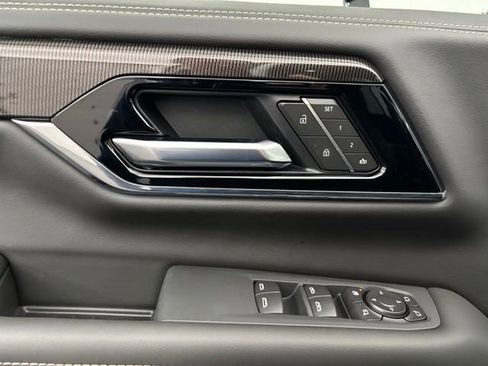 New 2026 GMC Yukon XL Elevation image 18