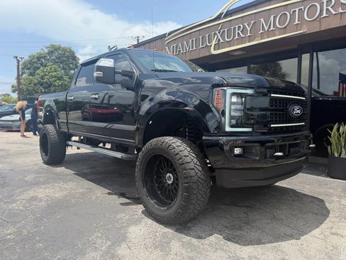 Used 2018 Ford F250 Lariat w/ Lariat Ultimate Package AWD/4WD image 3