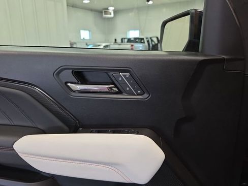 Used 2025 GMC Canyon AT4 w/ AT4X Package AWD/4WD image 19