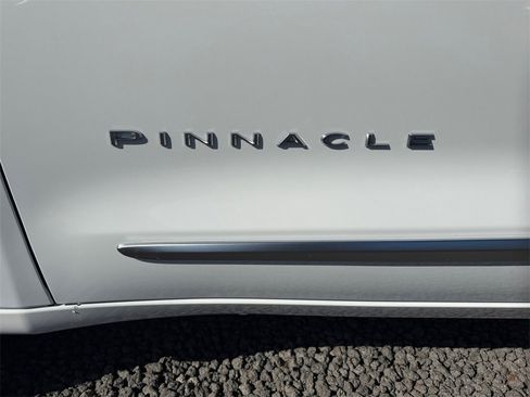 New 2026 Chrysler Pacifica Pinnacle image 17