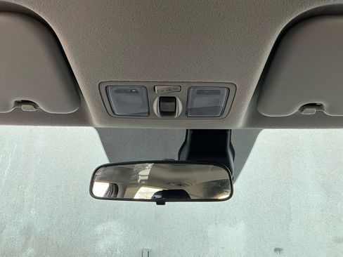 Used 2025 Hyundai Venue SEL image 15