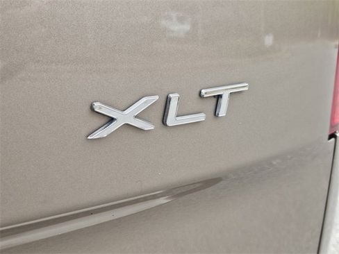 Used 2021 Ford Transit Connect XLT image 8