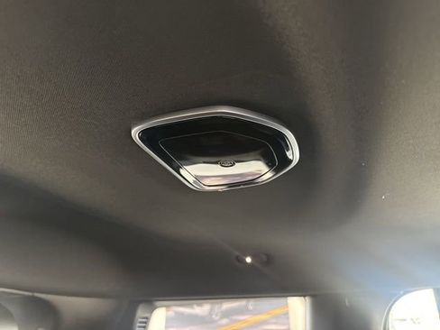 Used 2025 Jeep Grand Cherokee L Limited w/ Luxury Tech Group II image 11