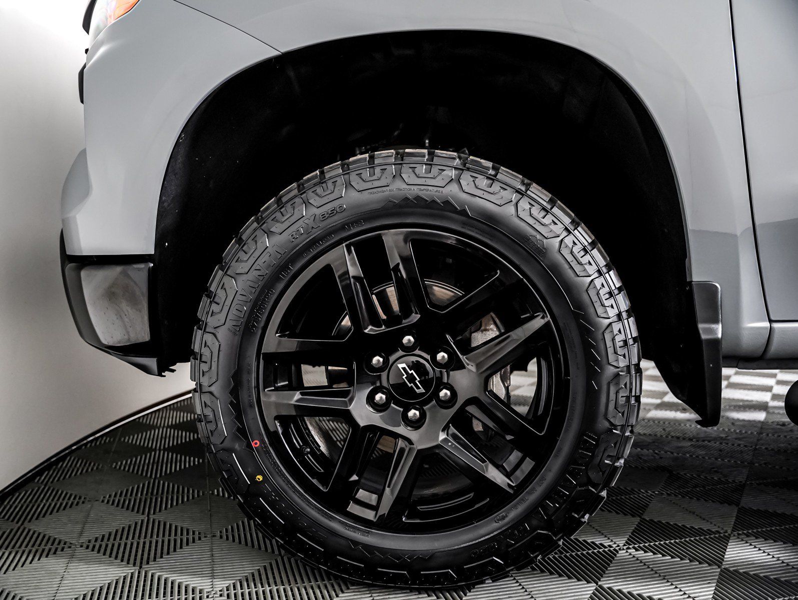 Used 2024 Chevrolet Silverado 1500 Custom Trail Boss w/ Turbomax Blackout Package AWD/4WD image 4
