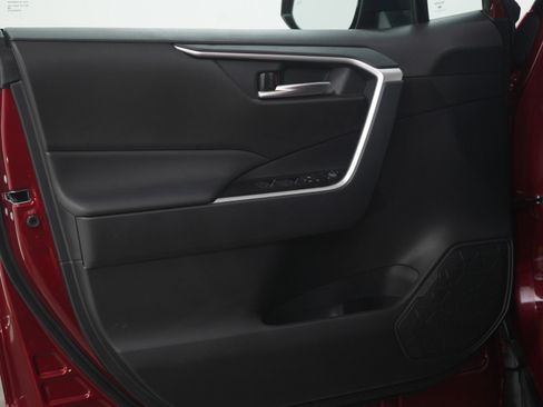 Used 2025 Toyota RAV4 XLE image 20