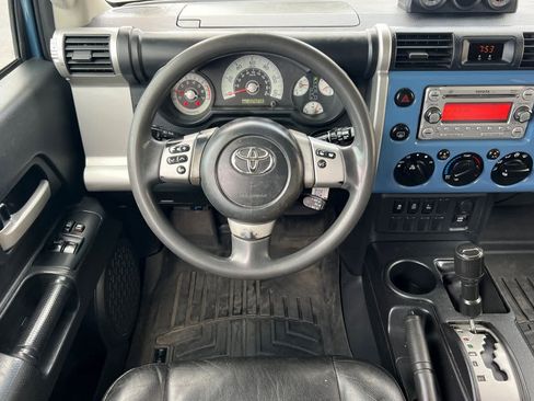 Used 2011 Toyota FJ Cruiser 4WD image 14