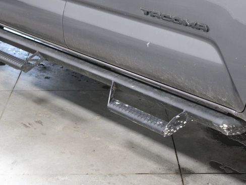 Used 2021 Toyota Tacoma TRD Off-Road image 14