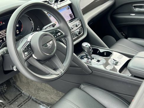 Certified 2022 Bentley Bentayga image 38