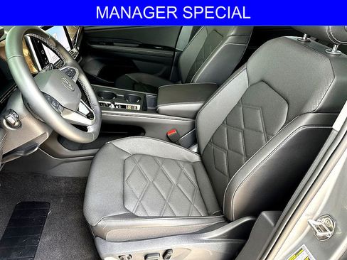 Certified 2026 Volkswagen Atlas SE FWD image 12