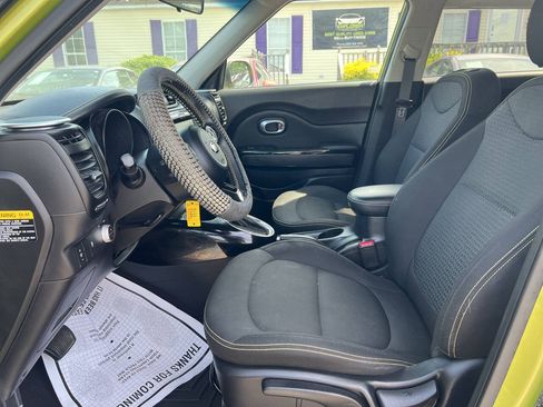 Used 2016 Kia Soul + w/ Audio Package FWD image 12