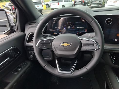 New 2026 Chevrolet Suburban Premier AWD/4WD image 9