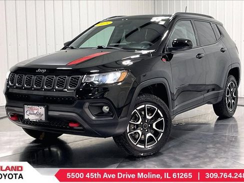 Used 2025 Jeep Compass Trailhawk w/ Sun & Sound Group AWD/4WD image 1