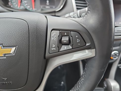 Used 2022 Chevrolet Trax LT w/ Redline Edition image 17