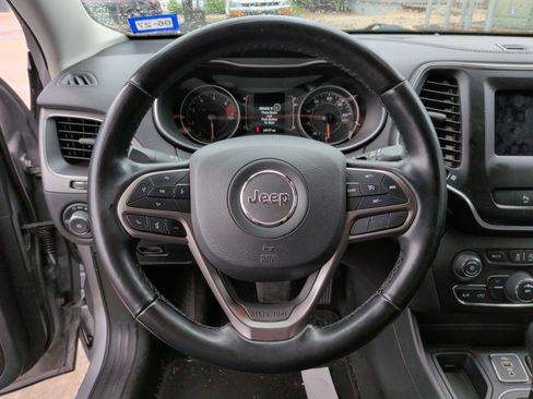 Used 2021 Jeep Cherokee Latitude Plus w/ Sun & Sound Group FWD image 15