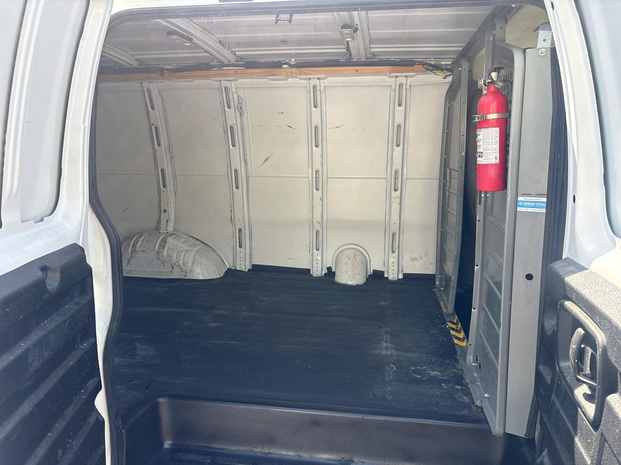 Used 2020 Chevrolet Express 2500 RWD image 10