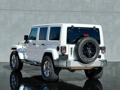 Used 2016 Jeep Wrangler Unlimited Sahara w/ Connectivity Group image 4