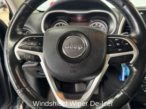 Used 2018 Jeep Cherokee Trailhawk w/ Cold Weather Group AWD/4WD image 15
