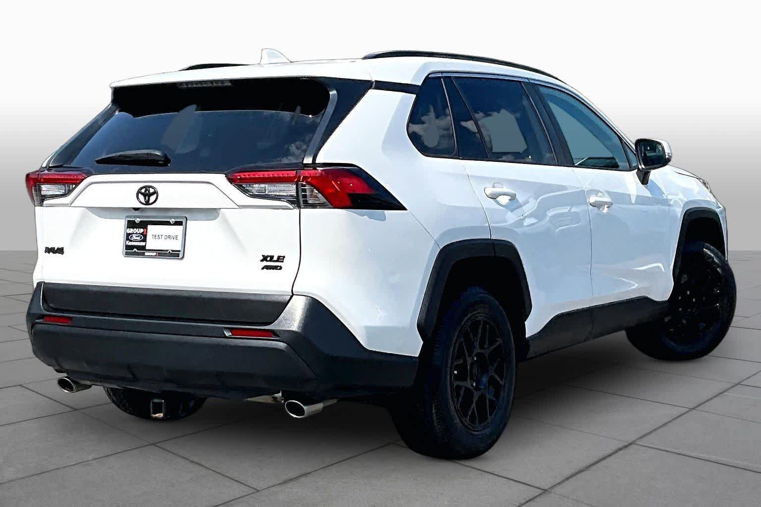 Used 2021 Toyota RAV4 XLE AWD/4WD image 13