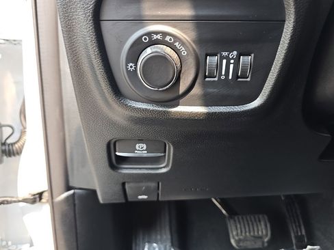 Certified 2025 Jeep Grand Cherokee Laredo X image 22